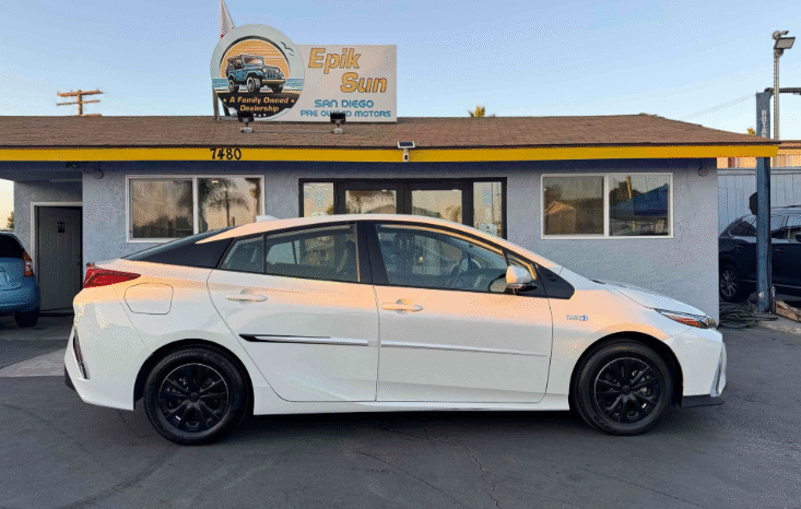 
								2020 Toyota Prius Prime XLE full									