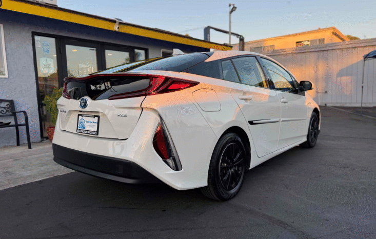 
								2020 Toyota Prius Prime XLE full									