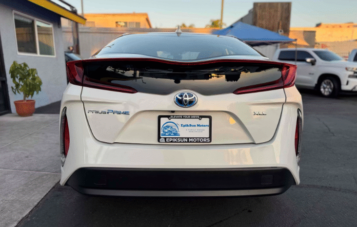 
								2020 Toyota Prius Prime XLE full									