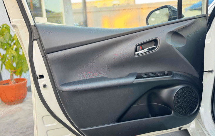 
								2020 Toyota Prius Prime XLE full									