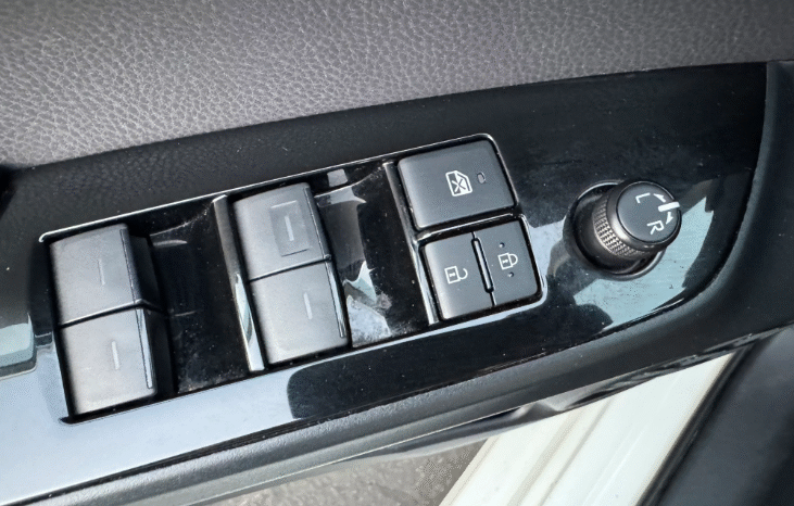 
								2020 Toyota Prius Prime XLE full									