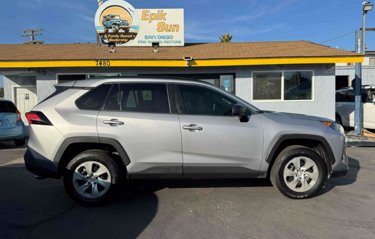 
								2019 Toyota RAV4 LE full									