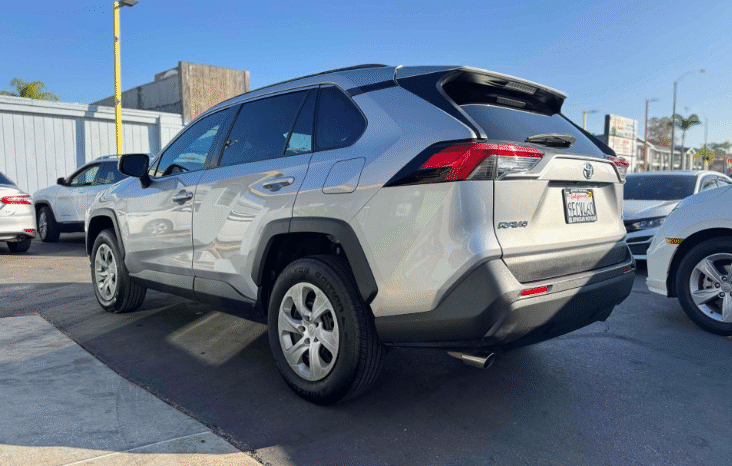 
								2019 Toyota RAV4 LE full									