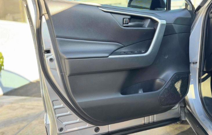 
								2019 Toyota RAV4 LE full									