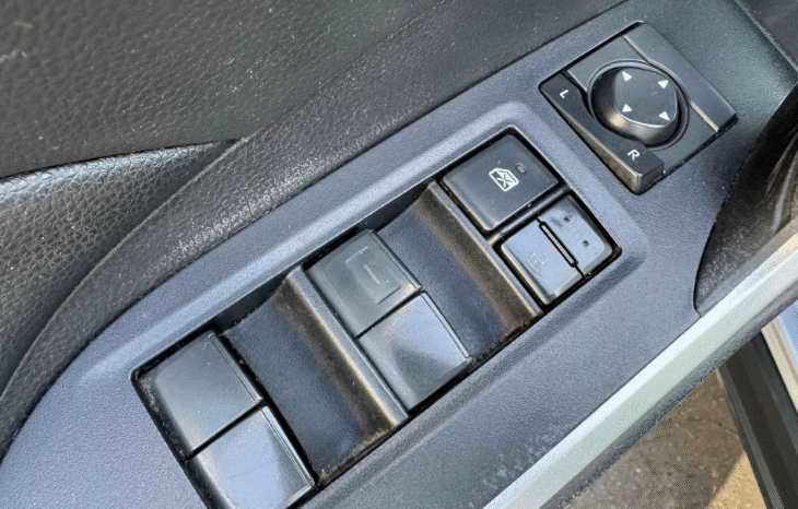 
								2019 Toyota RAV4 LE full									