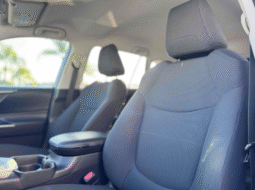 
										2019 Toyota RAV4 LE full									