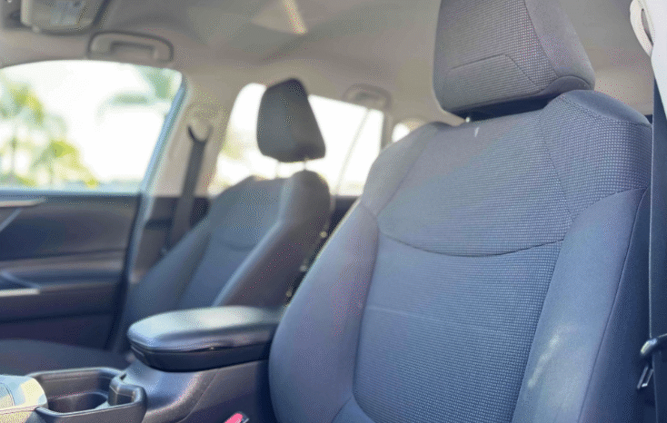 
								2019 Toyota RAV4 LE full									