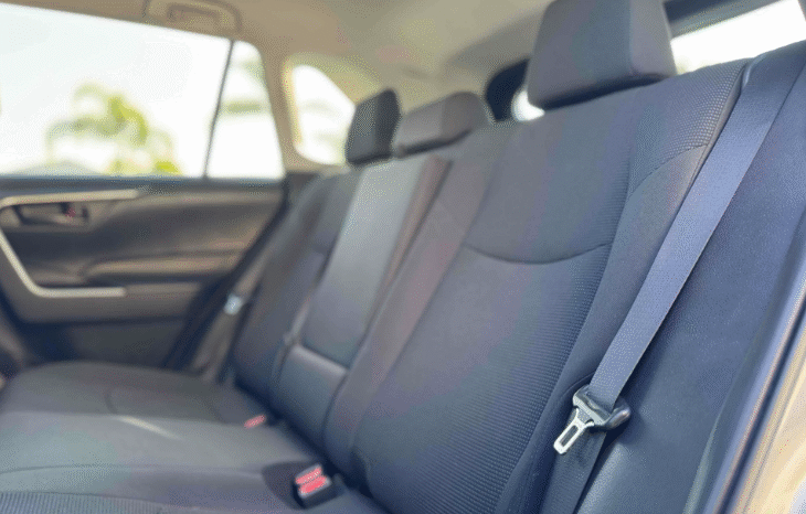 
								2019 Toyota RAV4 LE full									