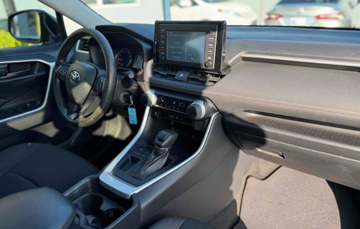 
								2019 Toyota RAV4 LE full									