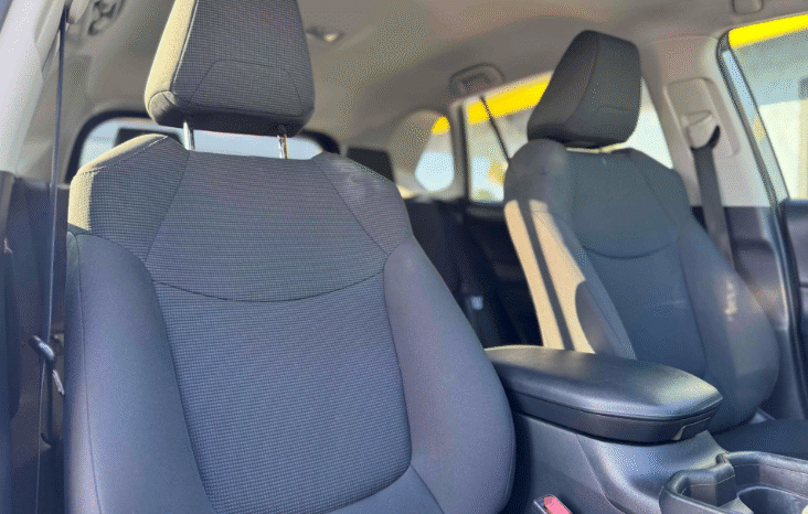 
								2019 Toyota RAV4 LE full									