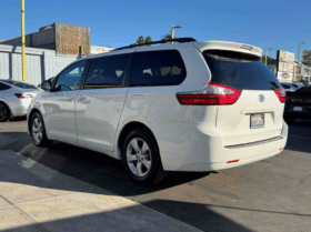 2017 Toyota Sienna LE