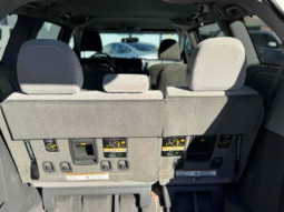 
										2017 Toyota Sienna LE full									