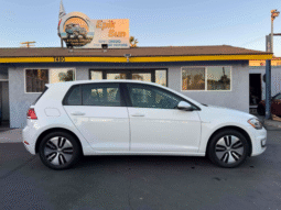 
										2017 Volkswagen e-Golf SEL Premium full									