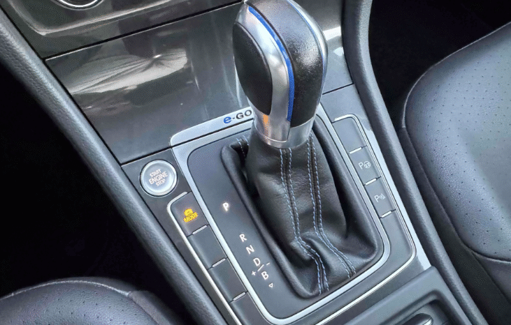 
								2017 Volkswagen e-Golf SEL Premium full									