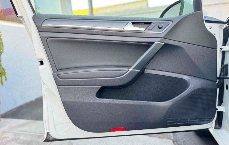 
								2017 Volkswagen e-Golf SEL Premium full									