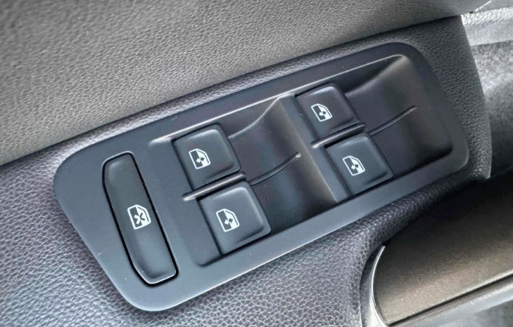 
								2017 Volkswagen e-Golf SEL Premium full									