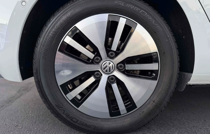 
								2017 Volkswagen e-Golf SEL Premium full									