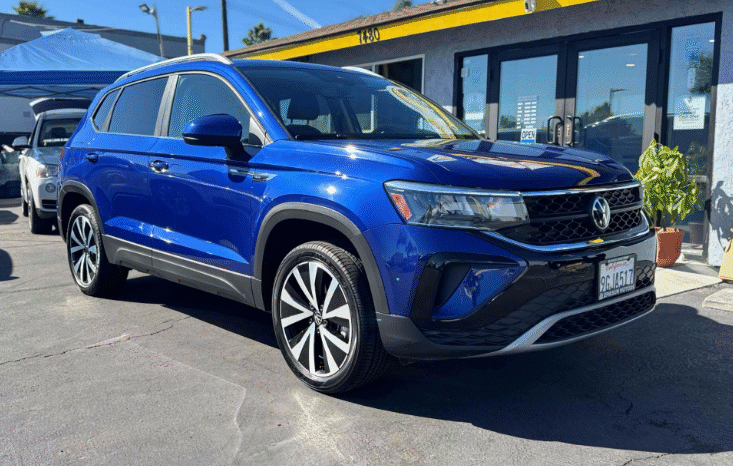 
								2023 Volkswagen Taos SE full									