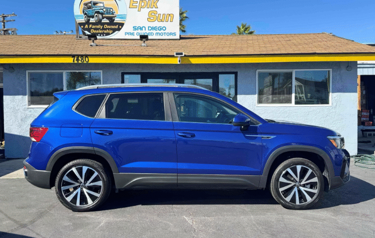 
								2023 Volkswagen Taos SE full									