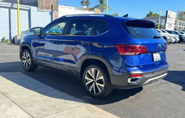 
								2023 Volkswagen Taos SE full									