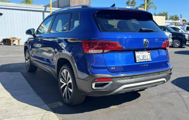 
								2023 Volkswagen Taos SE full									