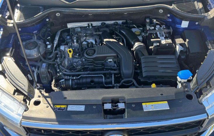 
								2023 Volkswagen Taos SE full									