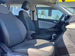 
										2023 Volkswagen Taos SE full									