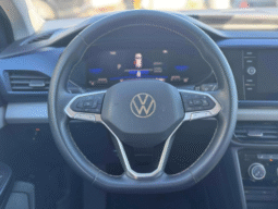 
										2023 Volkswagen Taos SE full									