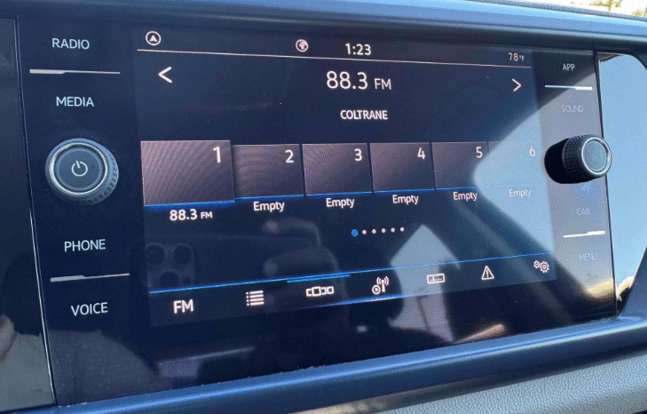 
								2023 Volkswagen Taos SE full									