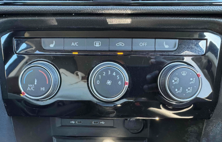 
								2023 Volkswagen Taos SE full									