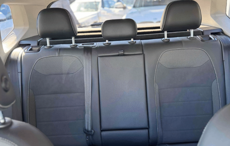 
								2023 Volkswagen Taos SE full									