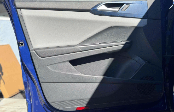 
								2023 Volkswagen Taos SE full									