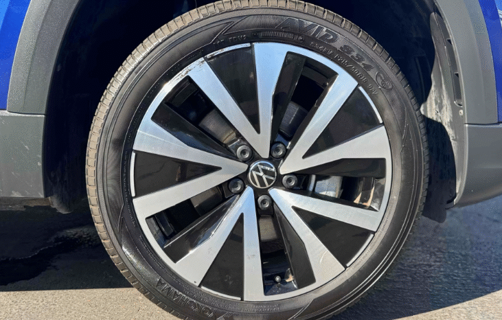 
								2023 Volkswagen Taos SE full									