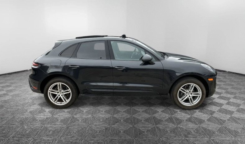 
								2023 Porsche Macan full									