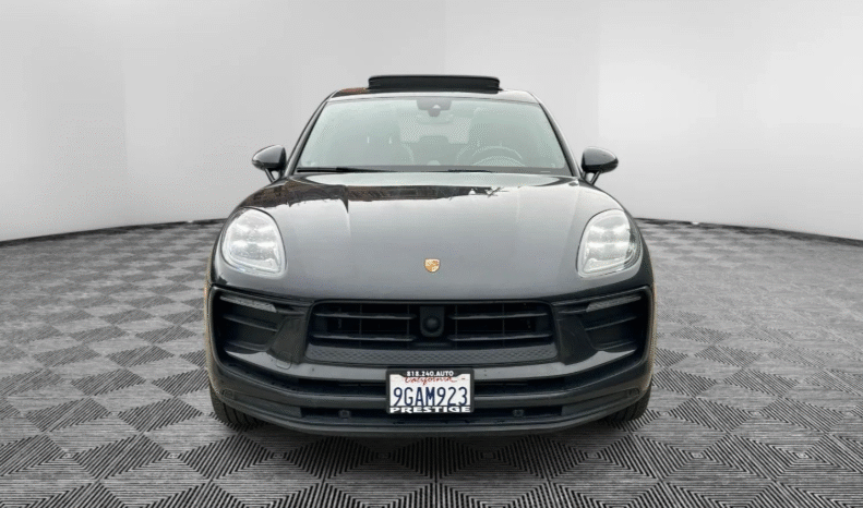 
								2023 Porsche Macan full									