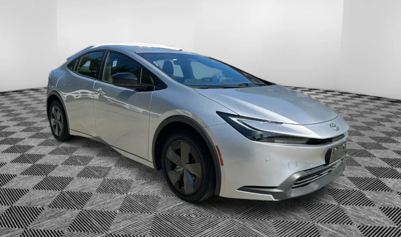 
								2023 Toyota Prius full									