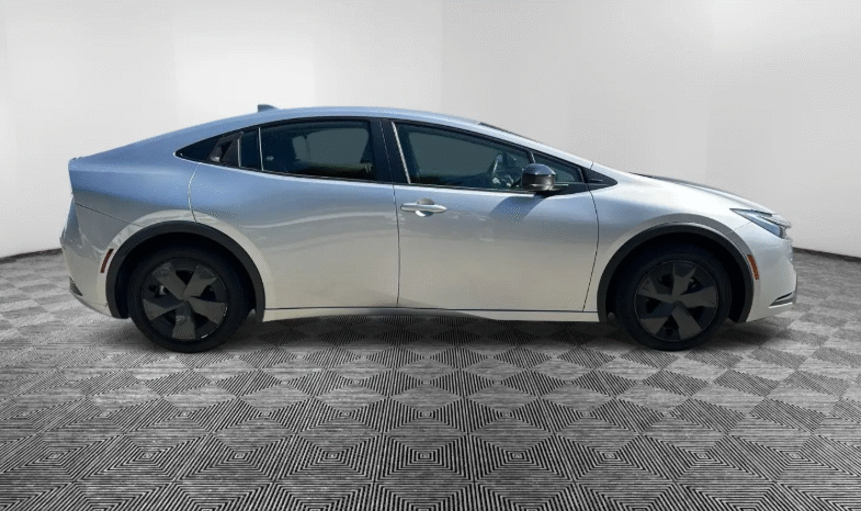 
								2023 Toyota Prius full									