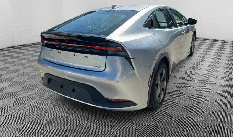 
								2023 Toyota Prius full									