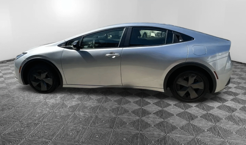 
								2023 Toyota Prius full									