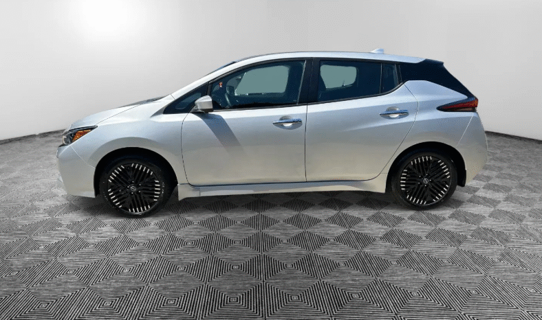 
								2025 Nissan LEAF full									