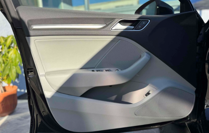 
								2015 Audi A3 1.8T Premium full									