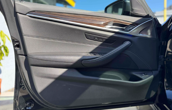 
								2018 BMW 5 Series full									