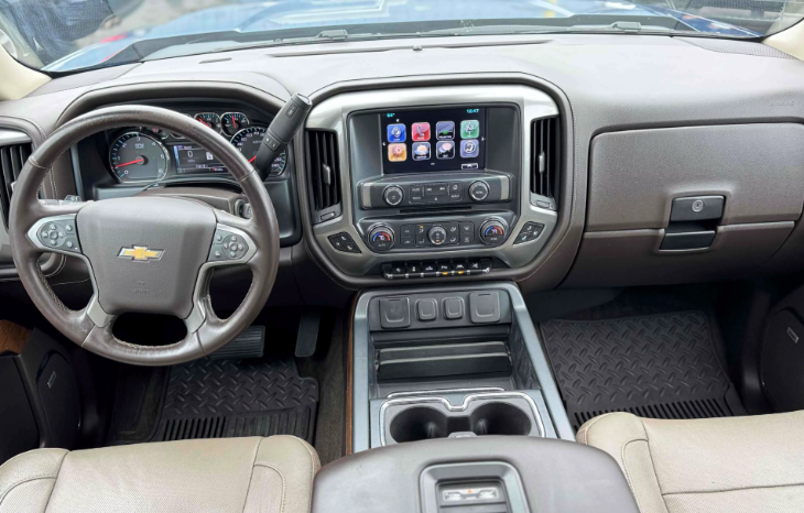 
								2018 Chevrolet Silverado 1500 LTZ full									