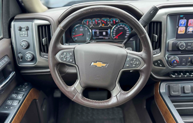 
								2018 Chevrolet Silverado 1500 LTZ full									