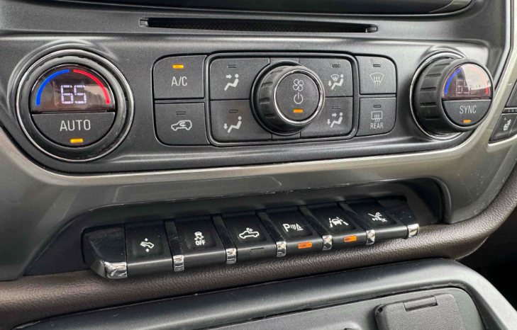 
								2018 Chevrolet Silverado 1500 LTZ full									