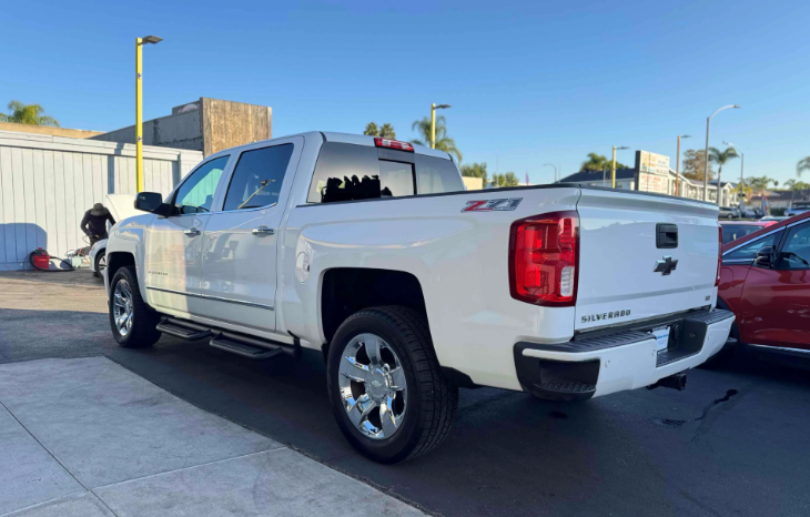 
								2017 Chevrolet Silverado 1500 LTZ full									