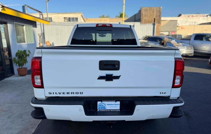 
								2017 Chevrolet Silverado 1500 LTZ full									