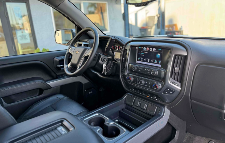 
								2017 Chevrolet Silverado 1500 LTZ full									