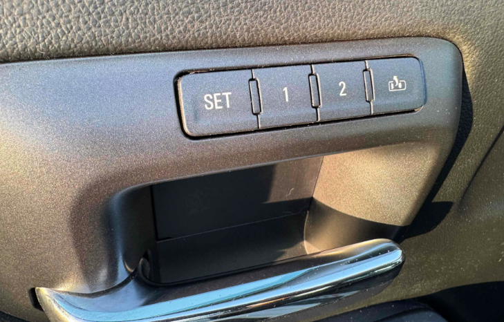 
								2017 Chevrolet Silverado 1500 LTZ full									