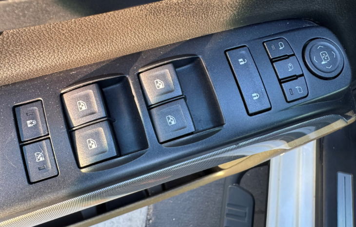 
								2017 Chevrolet Silverado 1500 LTZ full									